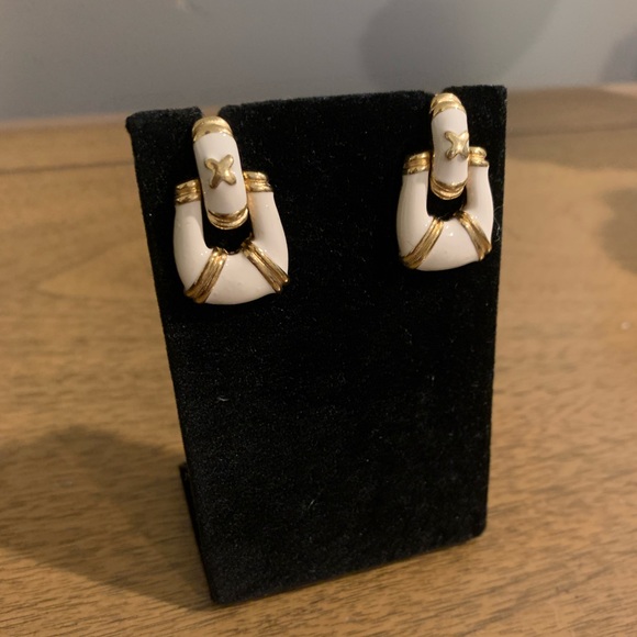 Doorknocker Pierced Earrings with surgical steel posts, white, New In Box - Picture 7 of 12